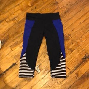 Athleta size Large cute navy/purple capris